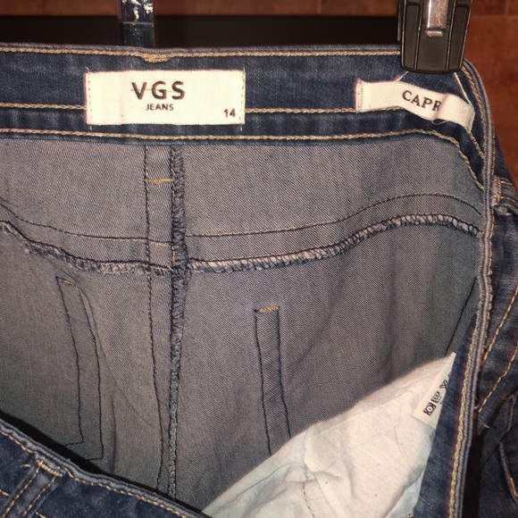 Denim capris semi distressed Embroidered pockets size 14 - Picture 9 of 12